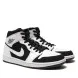 Унисекс кроссовки Nike Air Jordan 1 Mid White Black