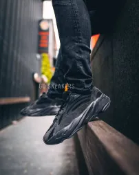 Adidas Yeezy Boost Boost 700 V2 Vanta